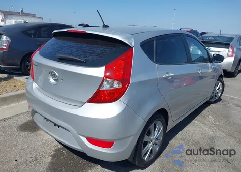 2013 Hyundai Accent Se z USA, uszkodzony, nr VIN KMHCU5AE2DU096619